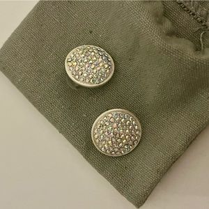 Round stud earrings